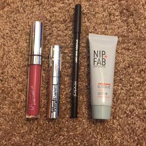 Make up lot!! 😍
